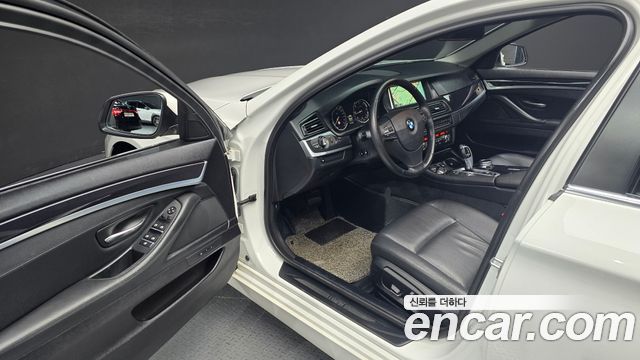 BMW 5-Series 2015 — photo 11