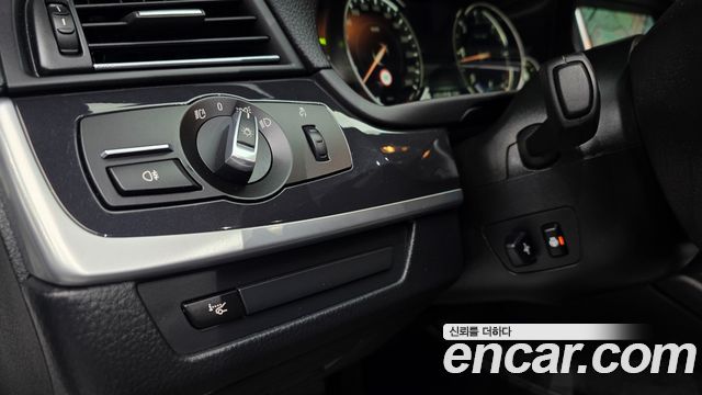 BMW 5-Series 2015 — photo 14