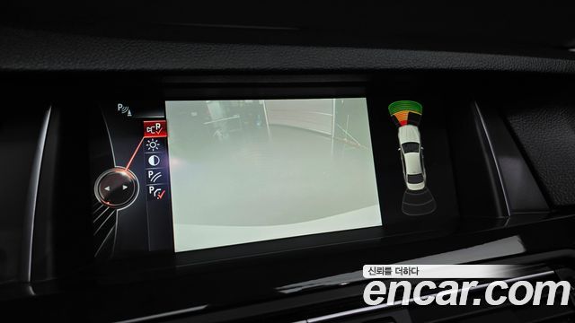 BMW 5-Series 2015 — photo 16