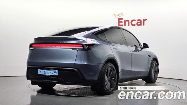 Tesla Model Y 2025 — photo 2