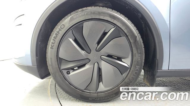 Tesla Model Y 2025 — photo 5