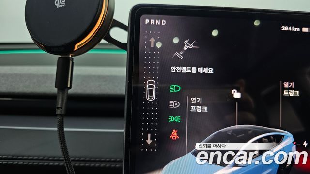 Tesla Model Y 2025 — photo 9