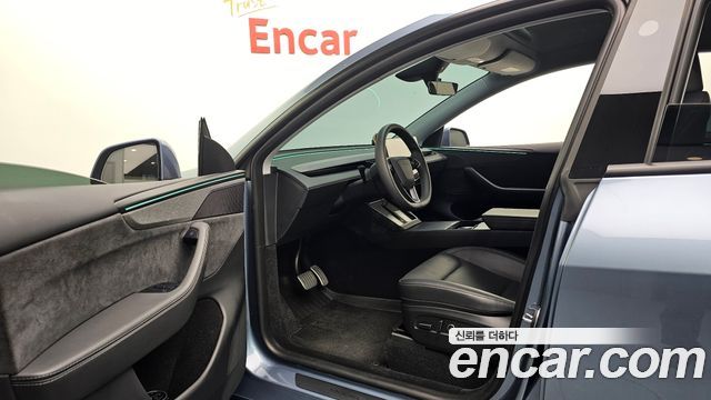 Tesla Model Y 2025 — photo 10