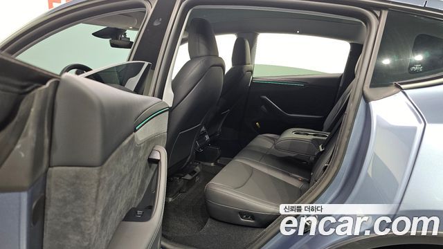 Tesla Model Y 2025 — photo 11