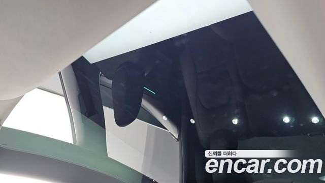 Tesla Model Y 2025 — photo 18