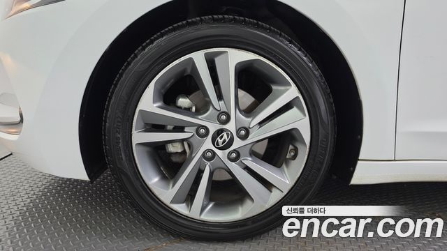 Hyundai AVANTE 2018 — photo 5