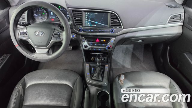 Hyundai AVANTE 2018 — photo 10