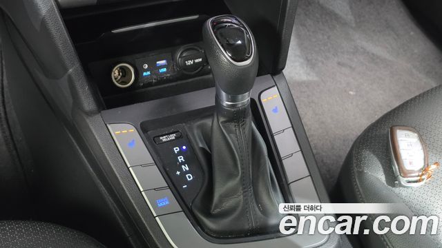 Hyundai AVANTE 2018 — photo 12