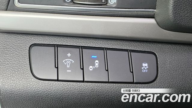 Hyundai AVANTE 2018 — photo 18