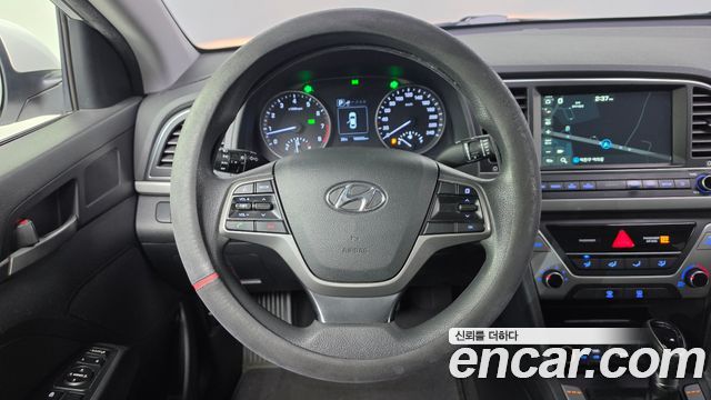 Hyundai AVANTE 2018 — photo 19
