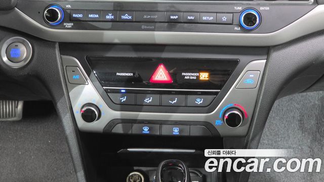 Hyundai AVANTE 2018 — photo 25