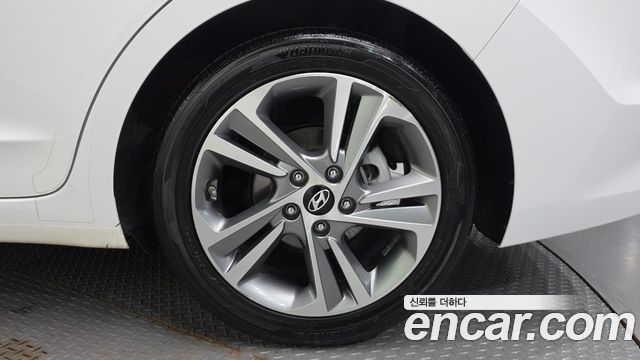 Hyundai AVANTE 2018 — photo 7