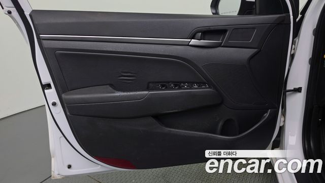 Hyundai AVANTE 2018 — photo 14