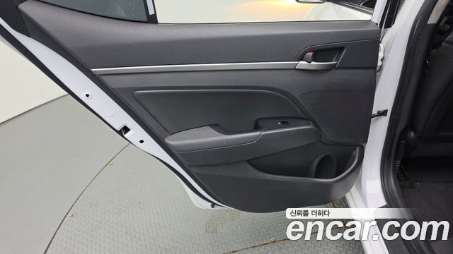 Hyundai AVANTE 2018 — photo 15