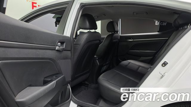 Hyundai AVANTE 2018 — photo 28