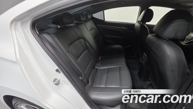 Hyundai AVANTE 2018 — photo 29