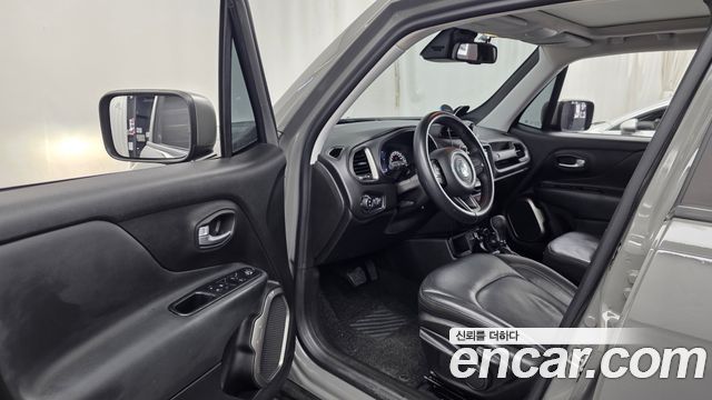 Jeep Renegade 2019 — photo 13