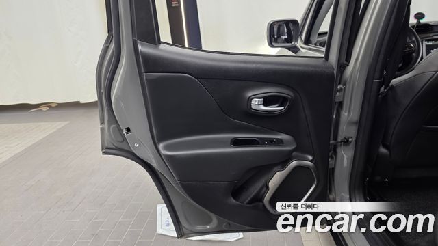 Jeep Renegade 2019 — photo 15