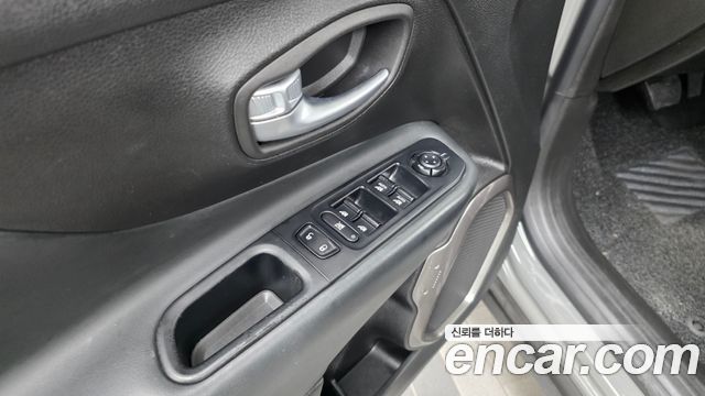 Jeep Renegade 2019 — photo 30