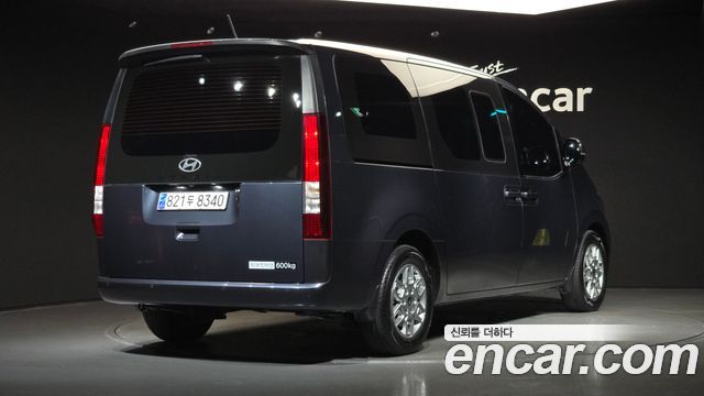 Hyundai Staria 2025 — photo 2