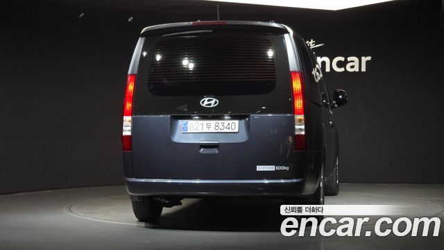 Hyundai Staria 2025 — photo 4