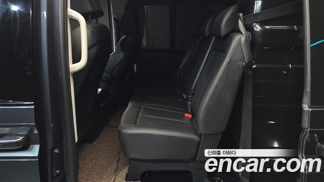 Hyundai Staria 2025 — photo 12