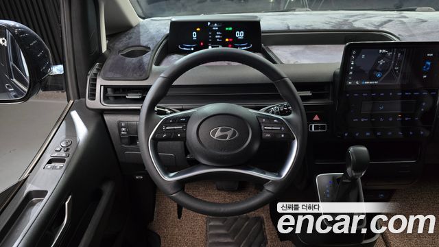 Hyundai Staria 2025 — photo 13