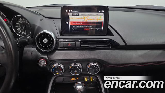 Mazda MX-5 Miata 2018 — photo 18