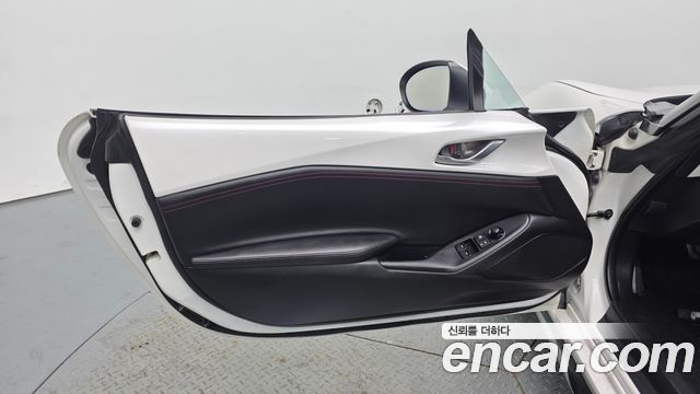 Mazda MX-5 Miata 2018 — photo 14