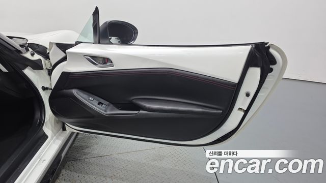 Mazda MX-5 Miata 2018 — photo 15