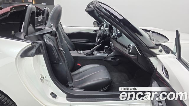 Mazda MX-5 Miata 2018 — photo 16