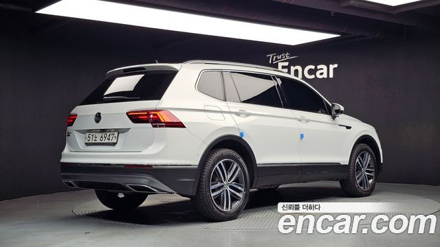 Volkswagen Tiguan 2018 — photo 2