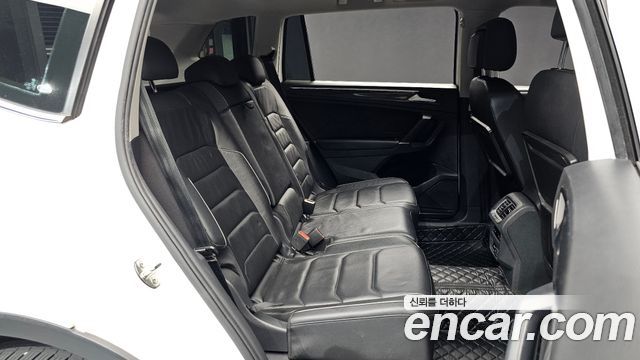 Volkswagen Tiguan 2018 — photo 11