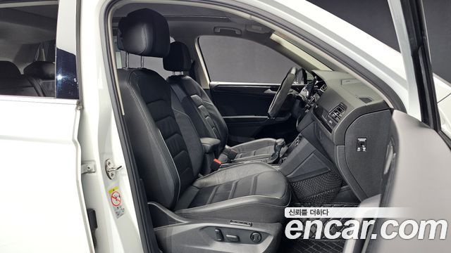 Volkswagen Tiguan 2018 — photo 12