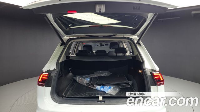 Volkswagen Tiguan 2018 — photo 20