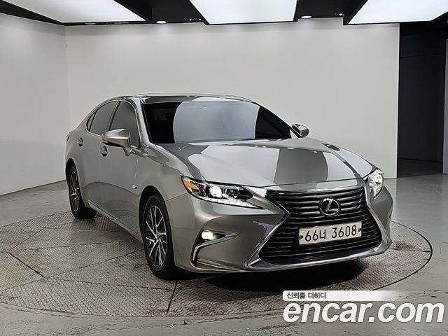 Lexus ES 2018 — photo 2