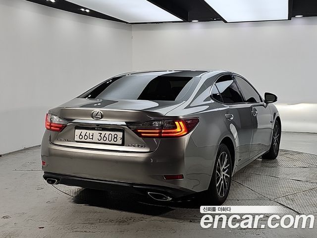 Lexus ES 2018 — photo 4