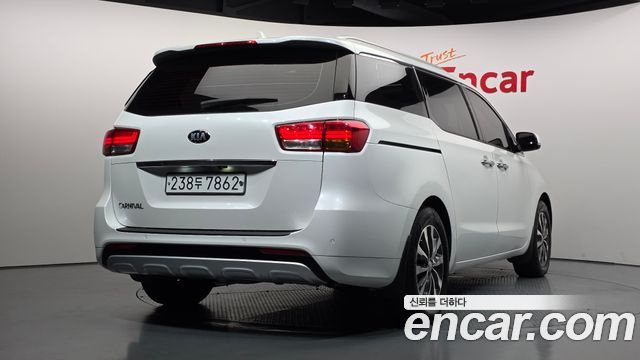 Kia Canival 2016 — photo 2
