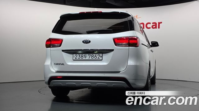 Kia Canival 2016 — photo 4
