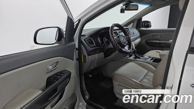 Kia Canival 2016 — photo 10