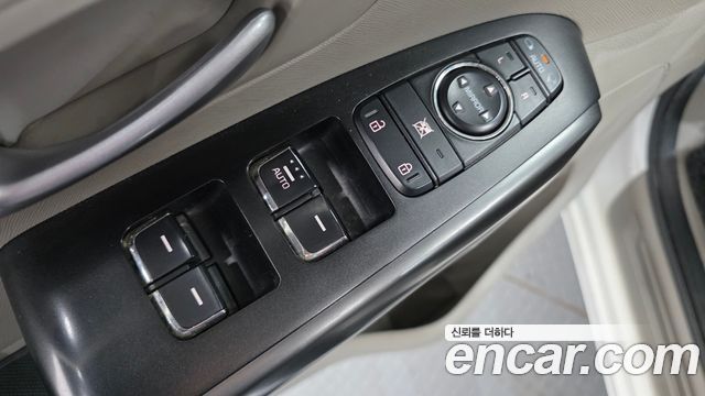 Kia Canival 2016 — photo 12
