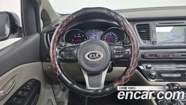 Kia Canival 2016 — photo 13