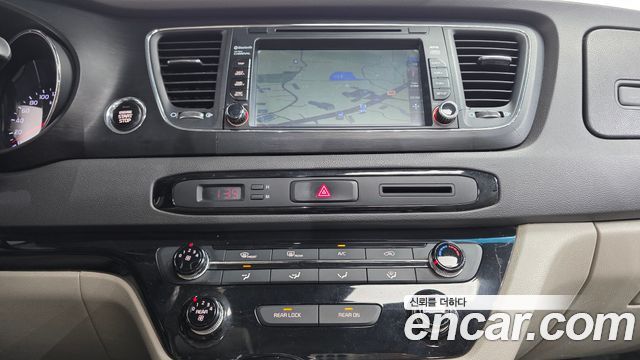 Kia Canival 2016 — photo 14