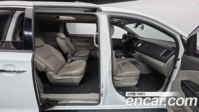 Kia Canival 2016 — photo 19