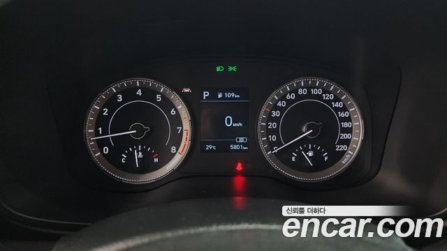 Hyundai Venue 2021 — photo 11
