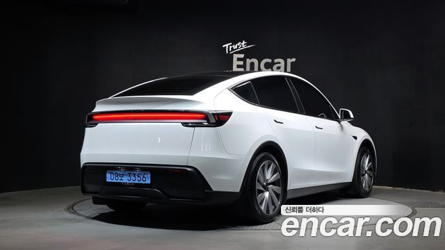 Tesla Model Y 2025 — photo 2
