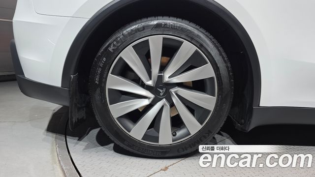 Tesla Model Y 2025 — photo 5
