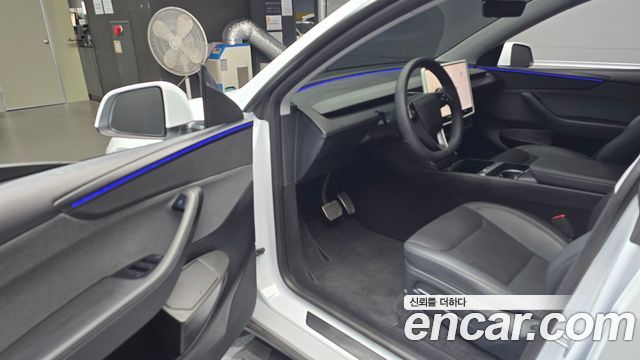 Tesla Model Y 2025 — photo 13