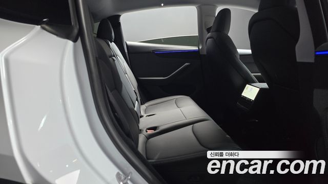 Tesla Model Y 2025 — photo 17