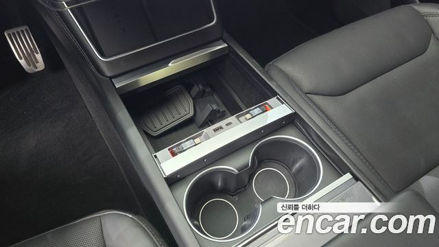 Tesla Model Y 2025 — photo 26